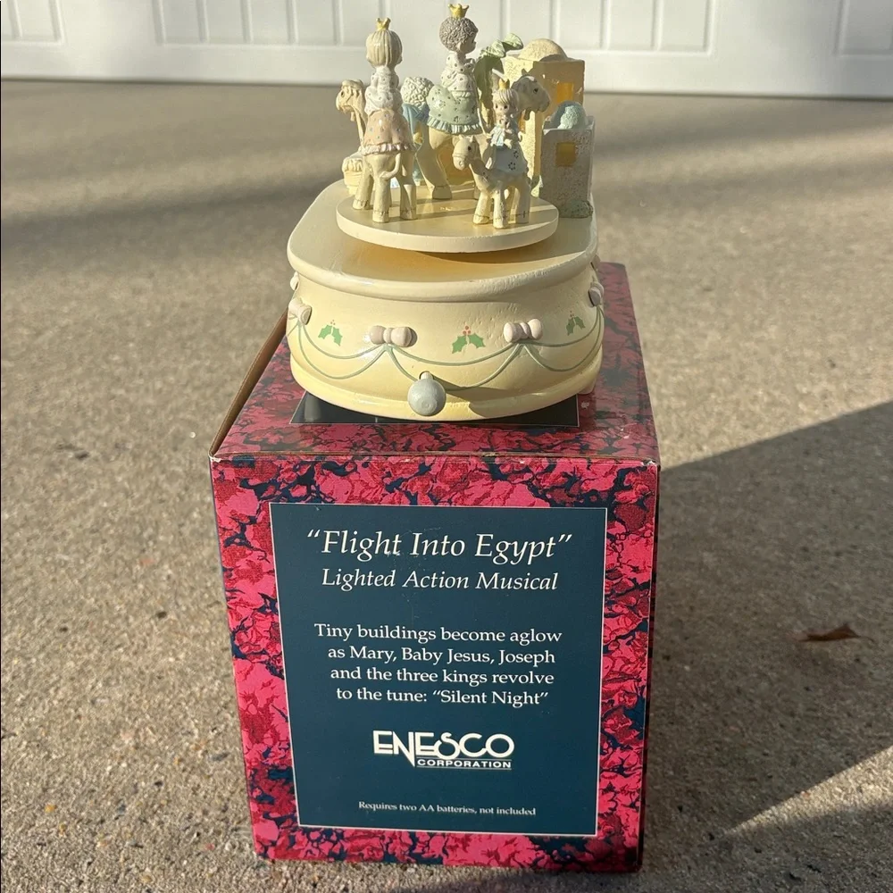 Precious moments nativity lighted action musical "Flight into into Egypt" Ensco - Picture 9 of 17